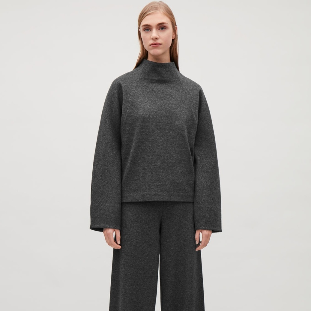 COS Bottom and Top WITH VOLUMINOUS SLEEVES